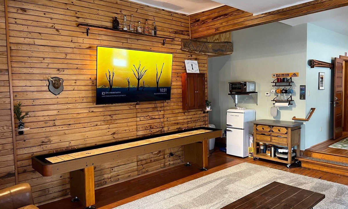 North Creek Apartment | Gore Mountain Lift View Ski Apt: Main St 1&2 Combo