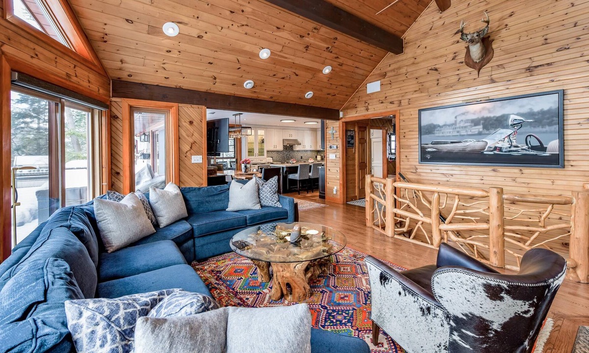 Port Carling Villa | Gorgeous 6bed 3bath cottage on Lake Muskoka! West Exposure! Beach! Hot Tub!