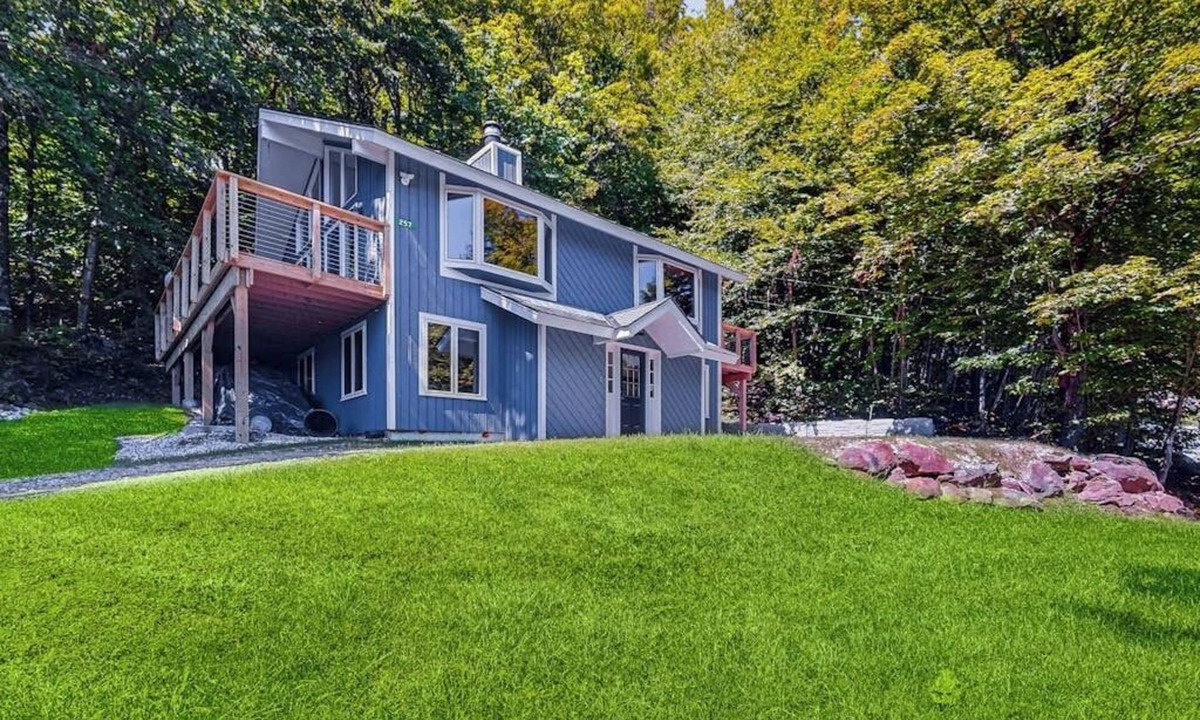 Killington House | Gorgeous cabin with mountain views, near gondola & nature - walk to ski slopes