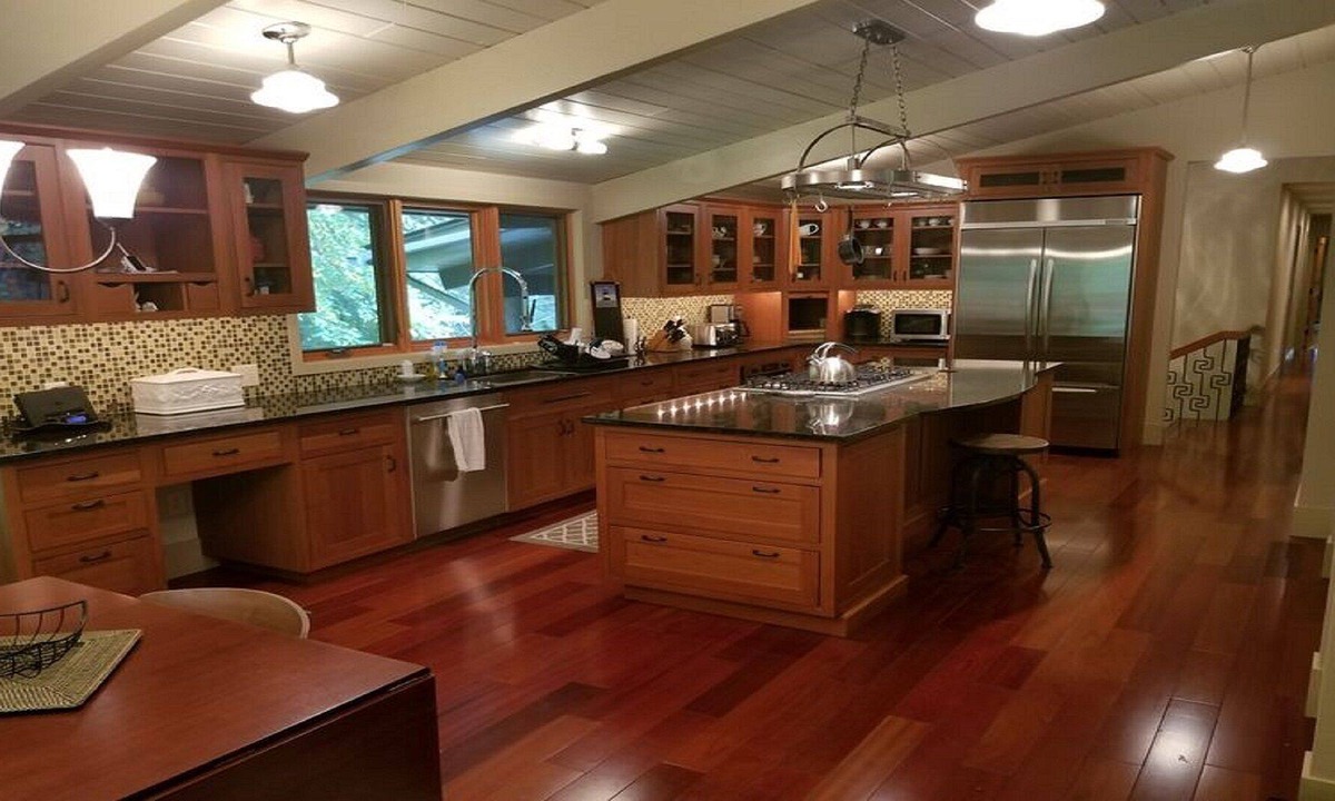 West Hartford House | Gorgeous Quechee Vermont Golf and Ski House Sleeps 12