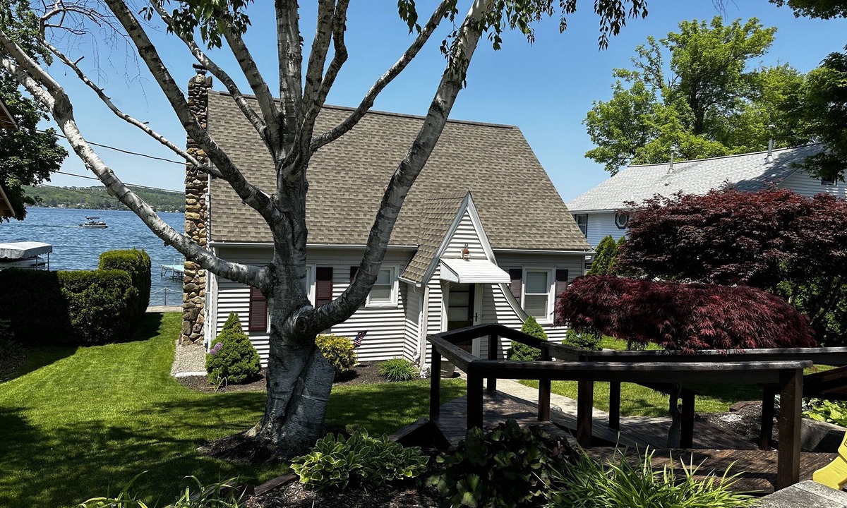 Canandaigua Cottage | Gorgeous Sunsets! Lake Level Home On Desirable East Side