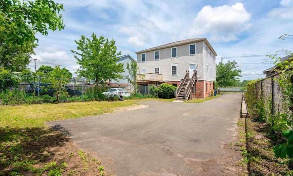 Fair Haven House | Gorgeous Waterfront 3 Bedroom, 1.5 Bathroom Unit.