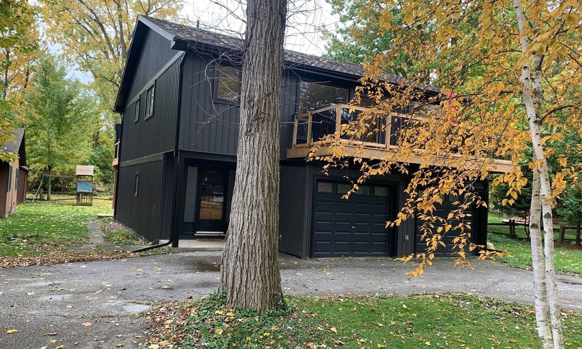 Grand Bend Cottage | Grand Bend Riverfront 4 Season 4 BR cottage close to beaches & conservation area