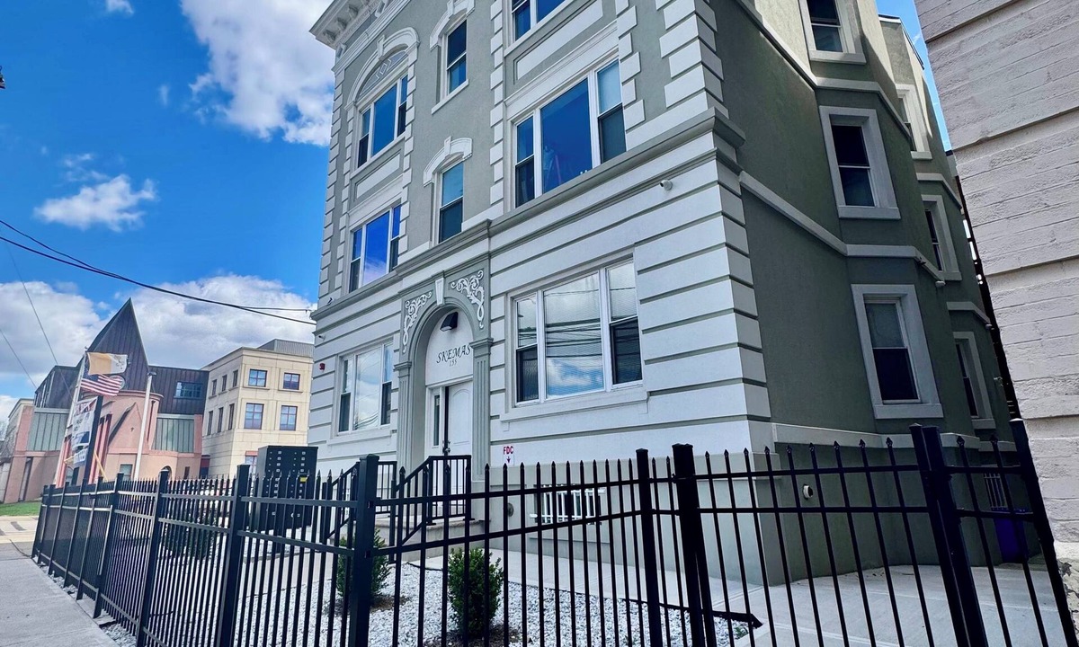 Ampere Apartment | Grand Deluxe 1BR Penthouse near Newark Airport