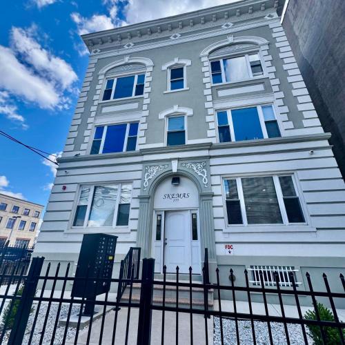 Ampere Apartment | Grand Luxury 1BR Penthouse near Newark Airport