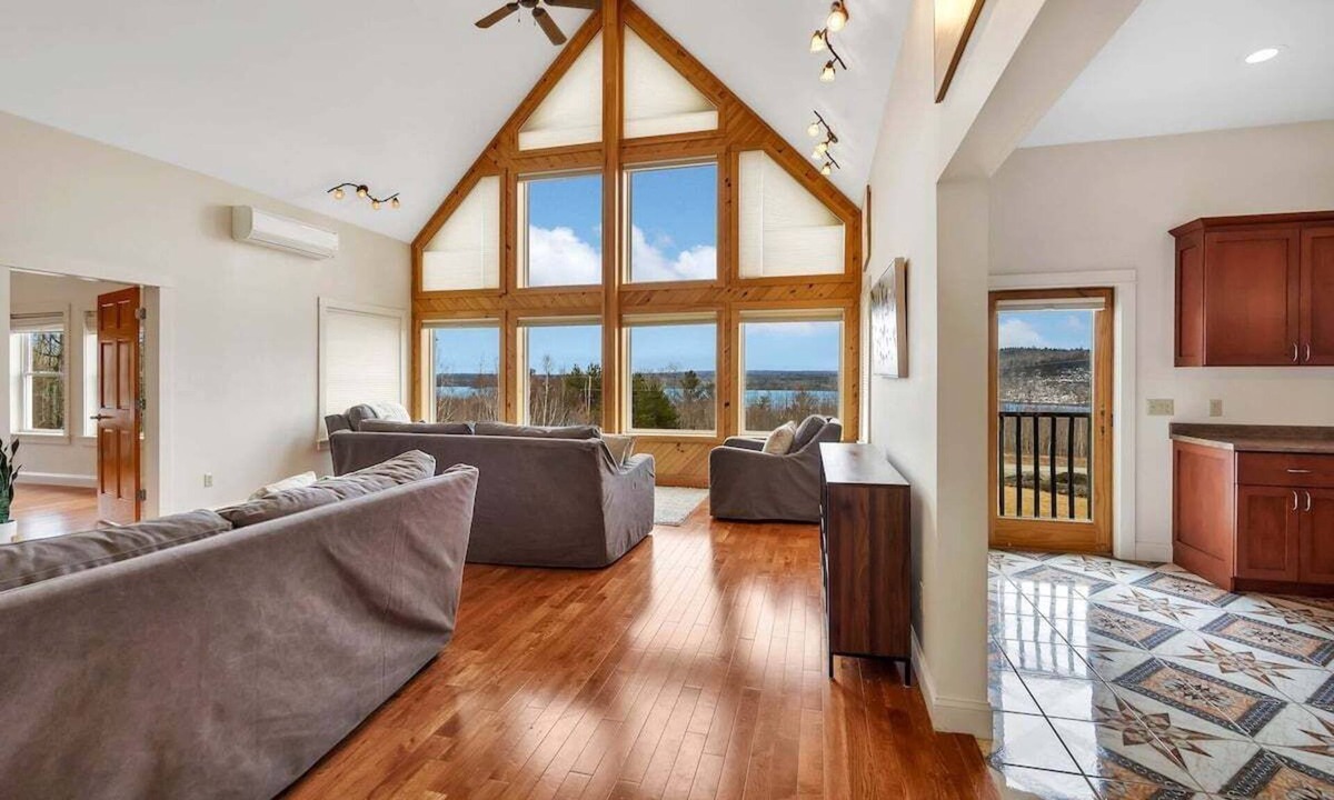 Dedham House | Grand viewLuxury: 4BD Game Room & Sauna!