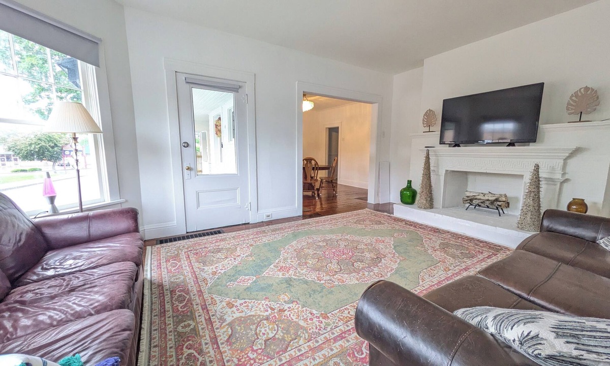 Corinth House | Grand Village Home. Central Location. EV Charger.