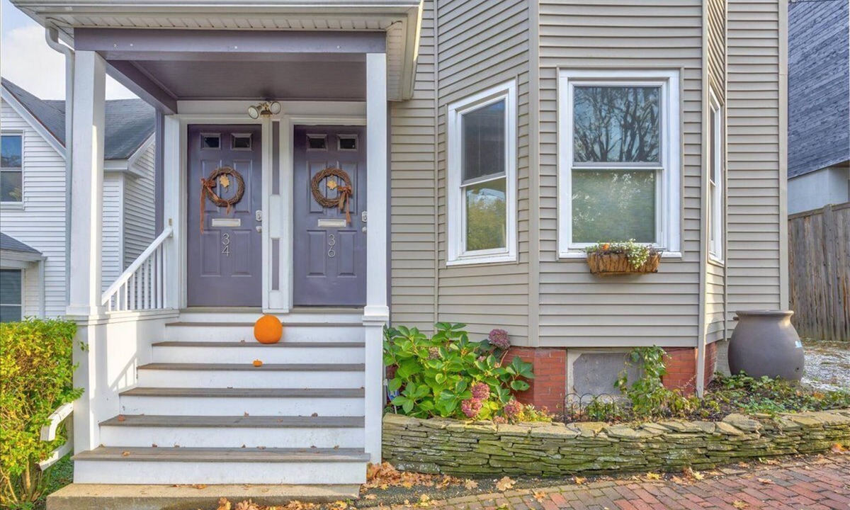 Munjoy Hill Apartment | Great 2 bedroom apartment on Munjoy Hill! Private backyard - walk everywhere!
