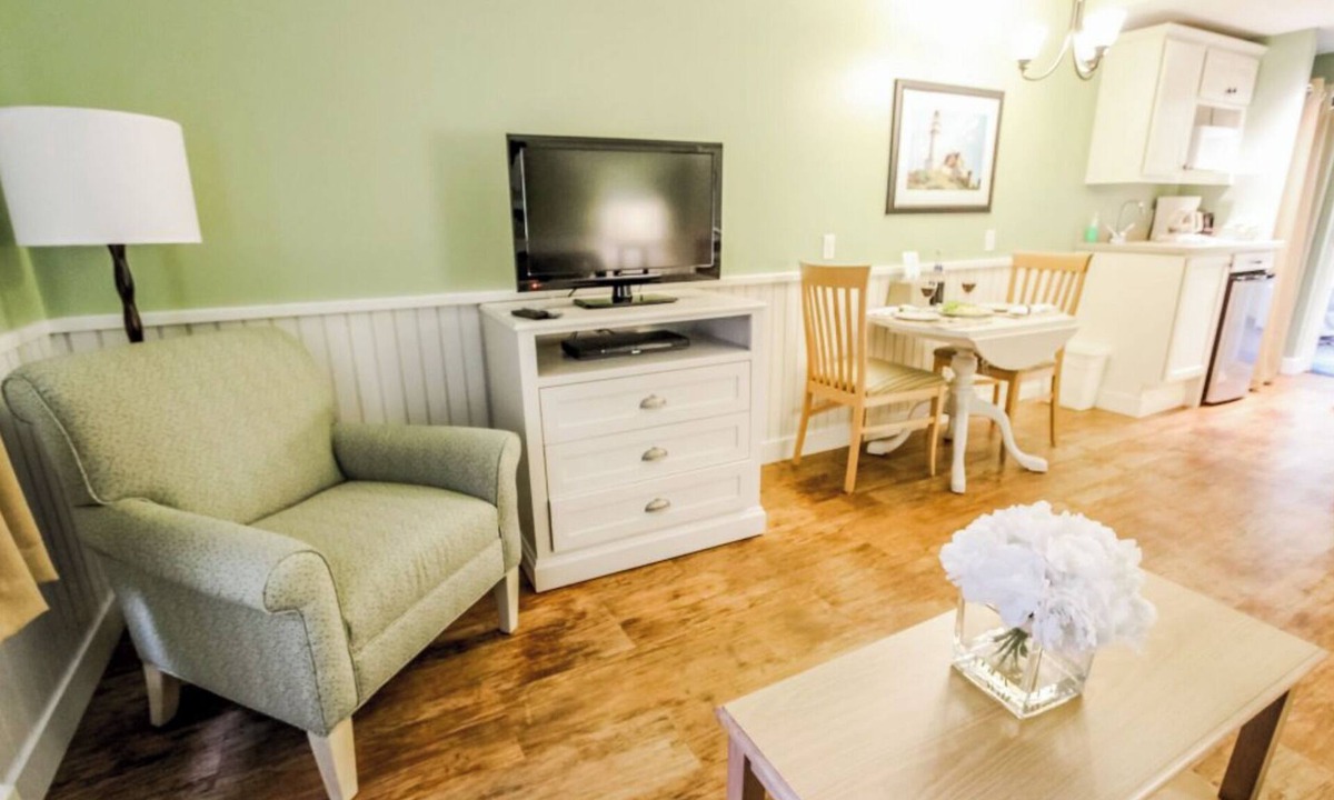 West Yarmouth Hotel | Great hotel room close to beaches and activities in Yarmouth/Cape Cod