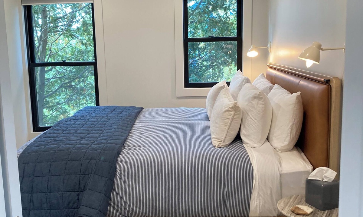 New Castle Apartment | Great Island Inn - 1BR King Apartment - Harbor View