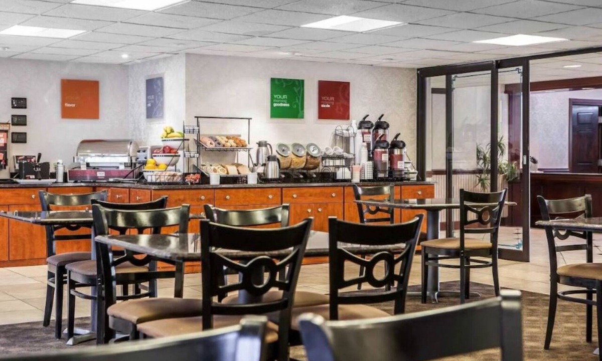 Trevose Hotel | Great Location Near Sesame Place —Free Breakfast & Highway Access - 3 Units