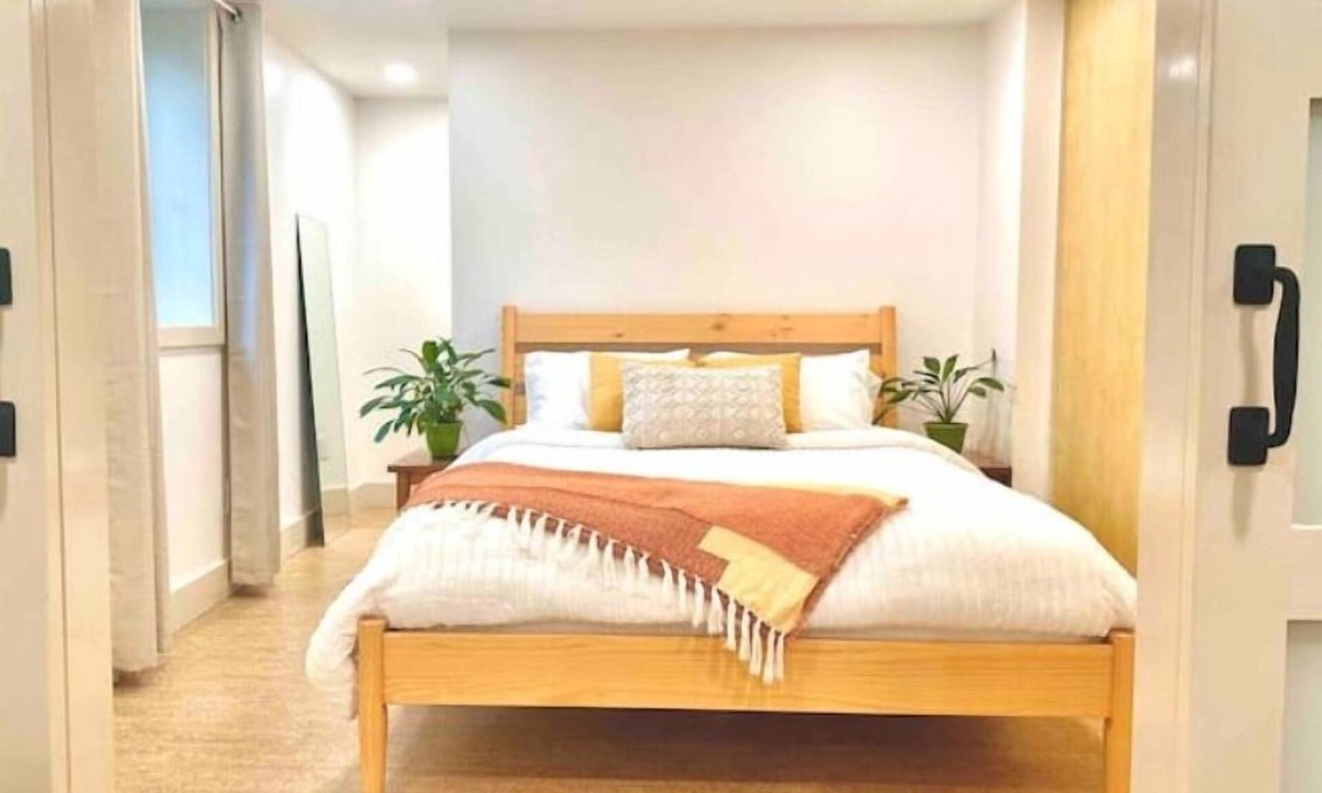 Burlington Apartment | Great location, newly-finished, bright 1-bedroom