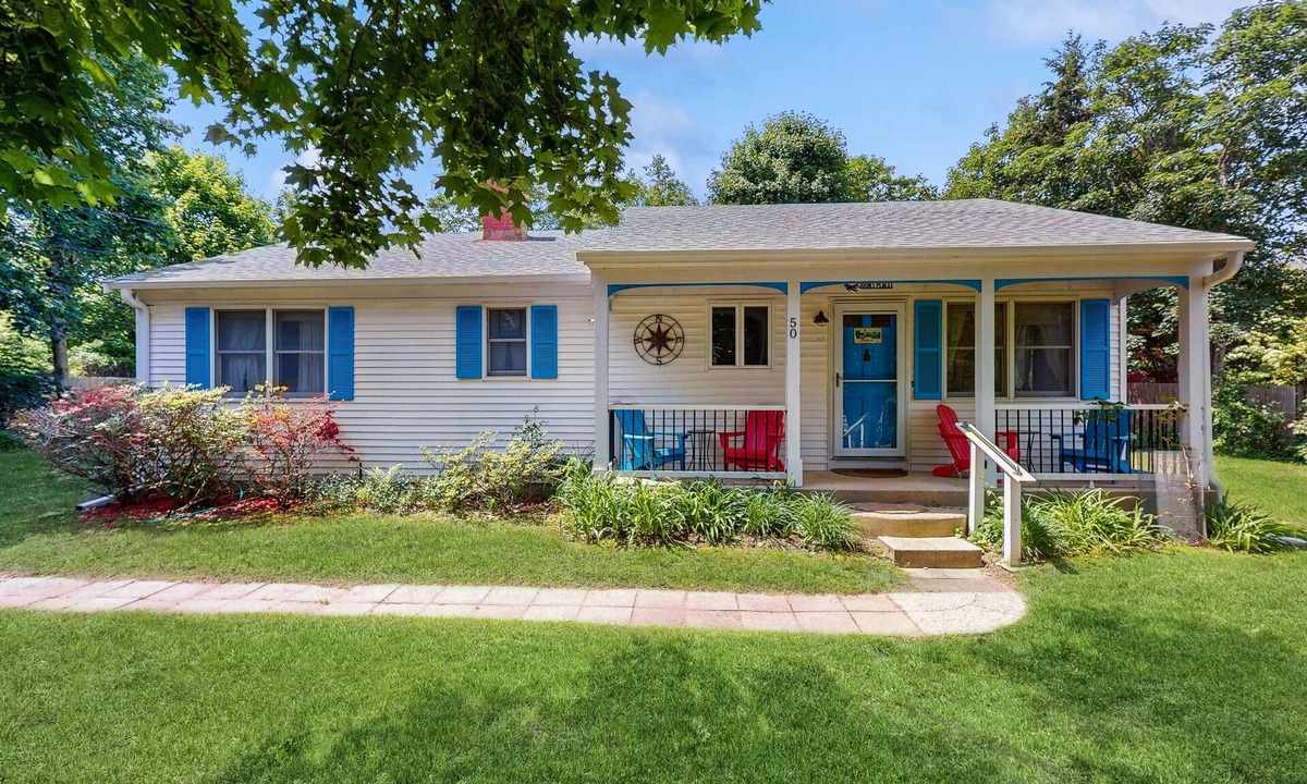 Edgartown House | Great Ranch Style Home In Edgartown W/Gas Grill & Dog Friendly