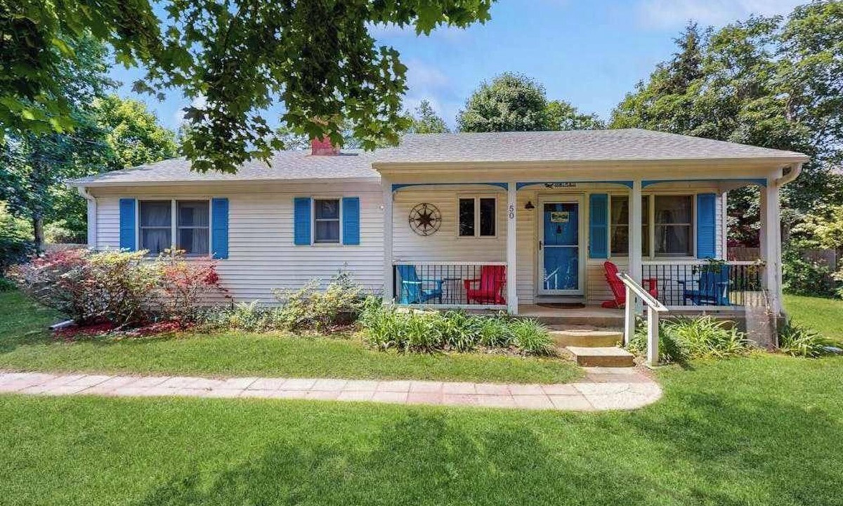Edgartown House | Great Ranch Style Home In Edgartown W/Gas Grill & Dog Friendly