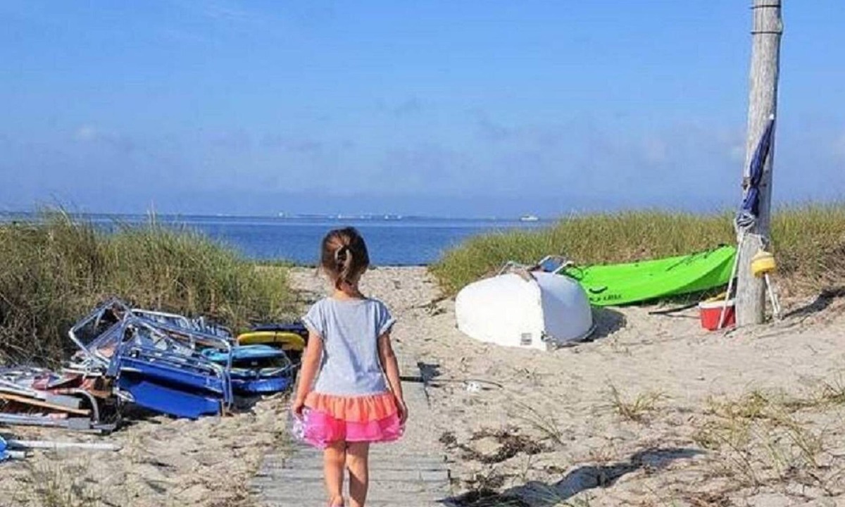 North Truro Cottage | GREAT RATES Beach Cottage - Sunrise Sunsets from Our Deck