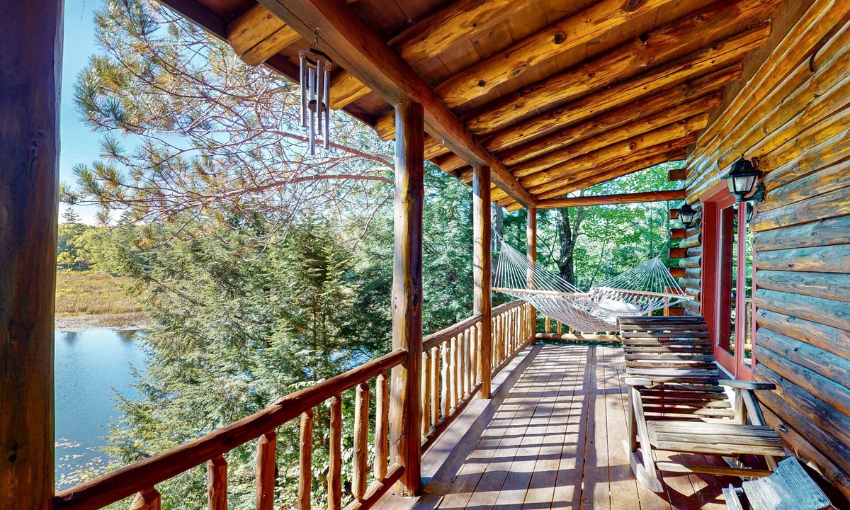 Moultonborough House | Great Winnipesaukee Log Home for 12