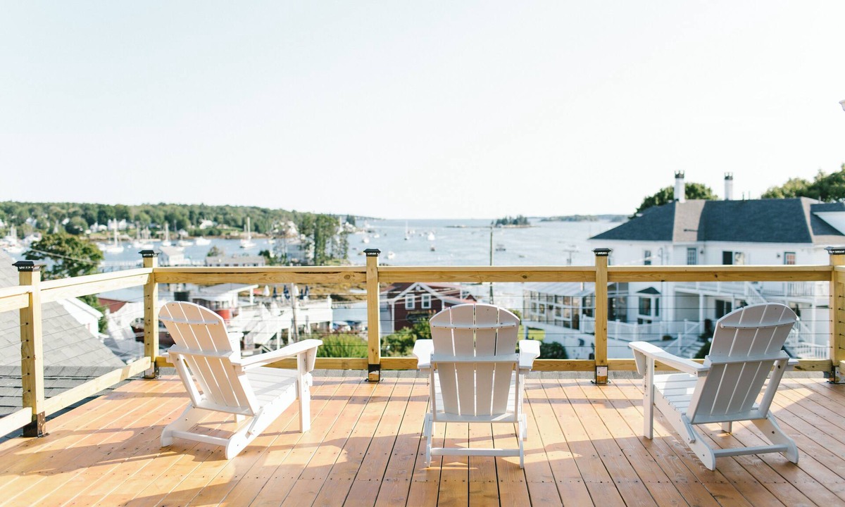 Boothbay Harbor Hotel | Greenleaf Inn Penthouse King w/Panoramic Ocean views off Rooftop Deck