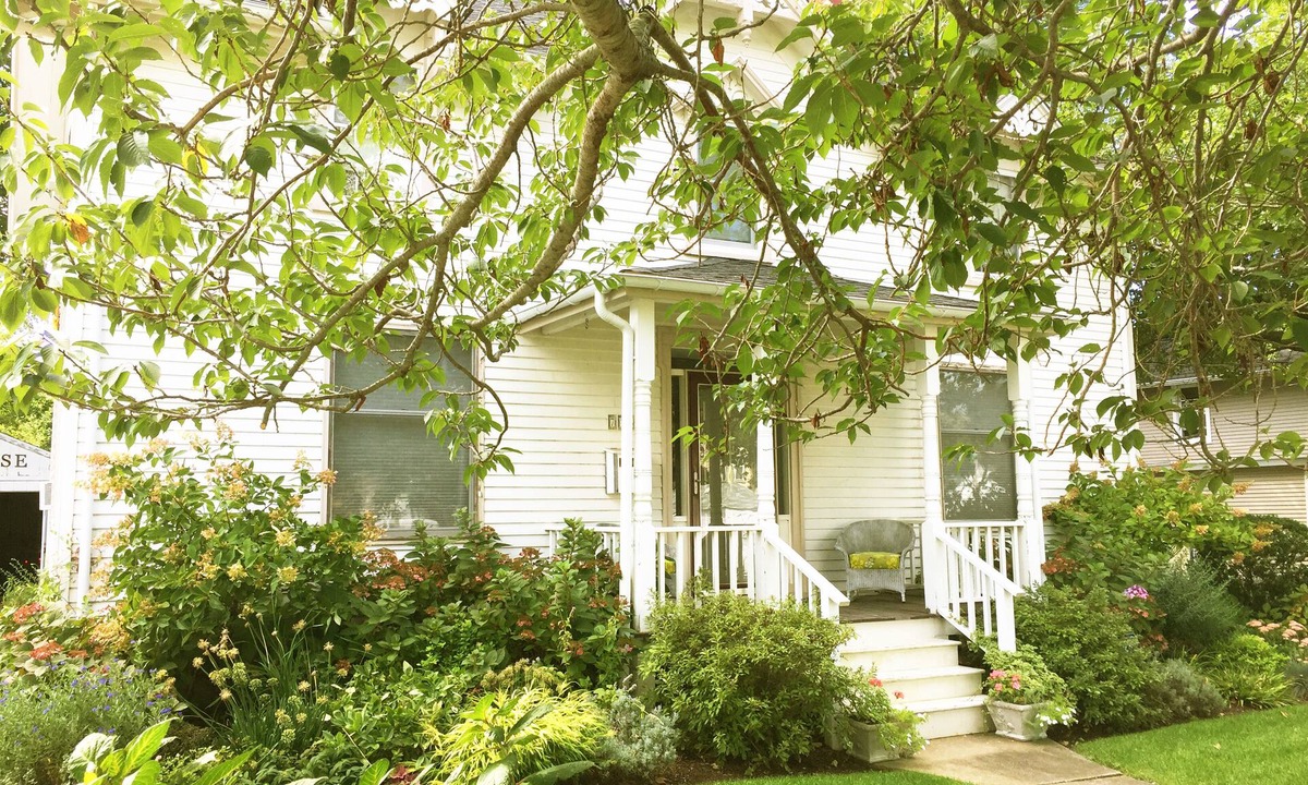 Greenport House | Greenport Magical Gem - Beautiful Backyard And Pool