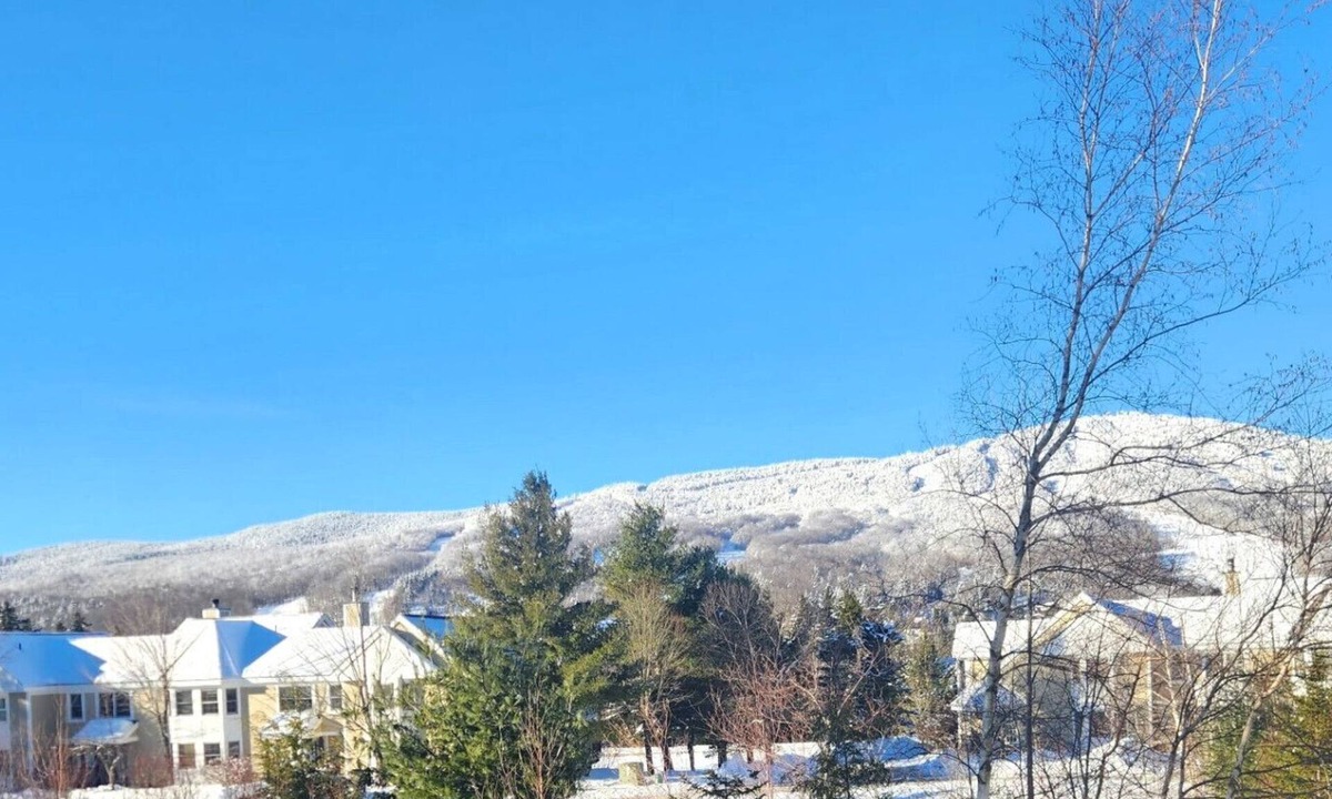West Dover Villa | Greenspring townhome- Free shuttle and clubhouse