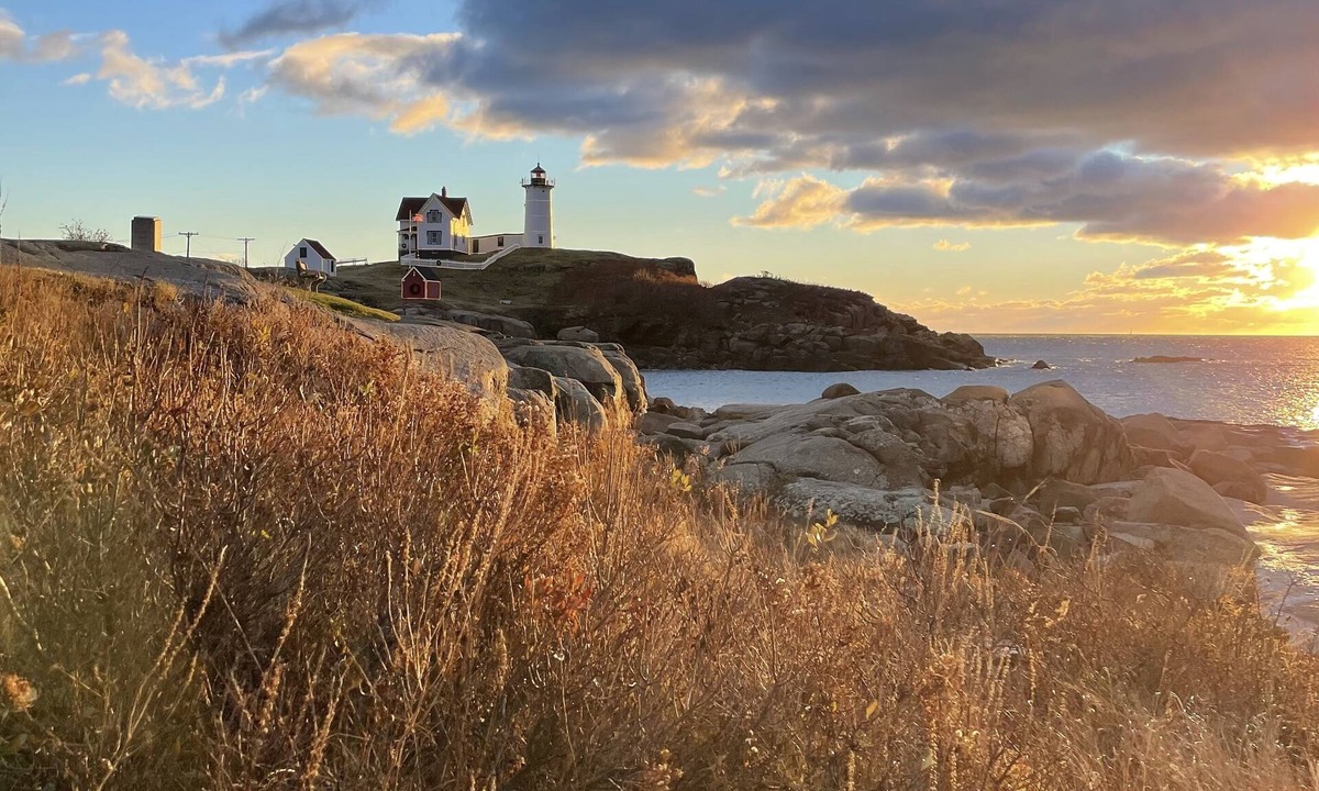 York Harbor House | Groovy escape steps from the beach, a must sea! by Starship Stays
