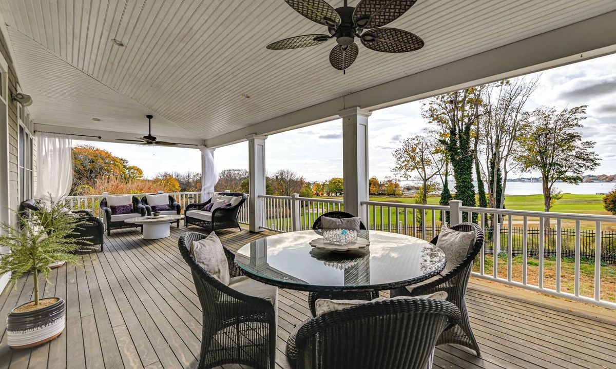 Groton House | Groton Home < 1 Mi to Beach on Long Island Sound!