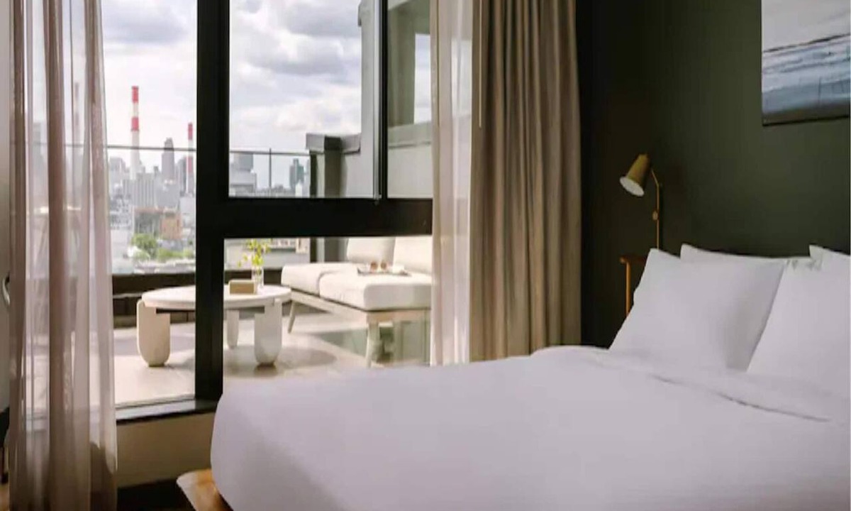 Queens Apartment | Guest Room|1 Queen Bed|Dutch Hotel