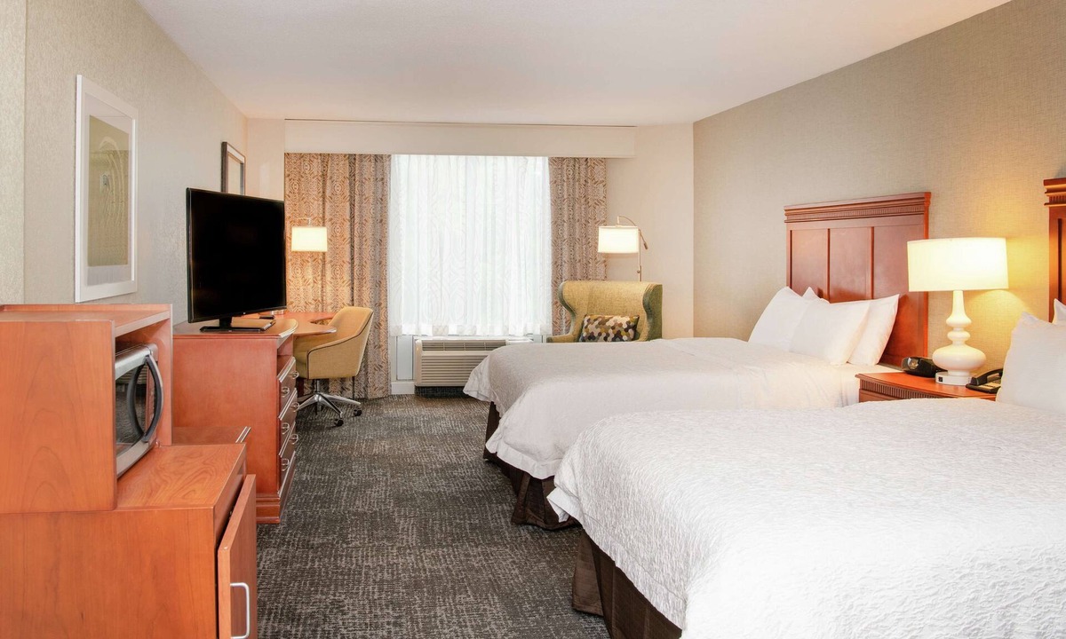 Cedar Knolls Hotel | Hampton Inn Parsippany