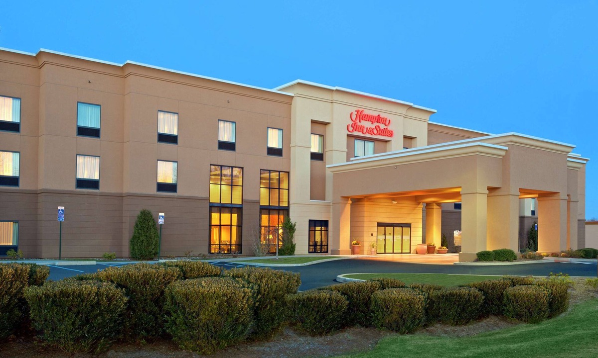 Manchester Hotel | Hampton Inn & Suites Hartford-Manchester
