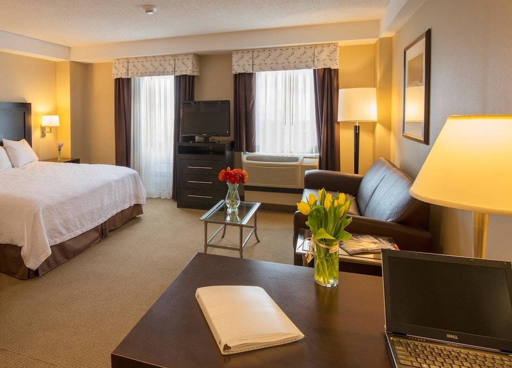 Harrison Lenox Hotel | Hampton Inn & Suites Boston Crosstown Center 1 King Bed Studio Suite