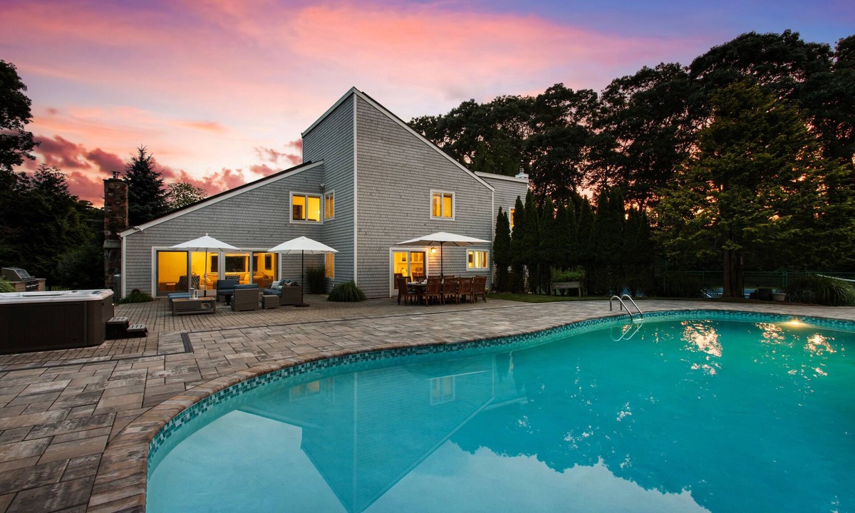 Remsenburg House | Hamptons Resort Estate: Heated Pool, Spa & Private Tennis Court