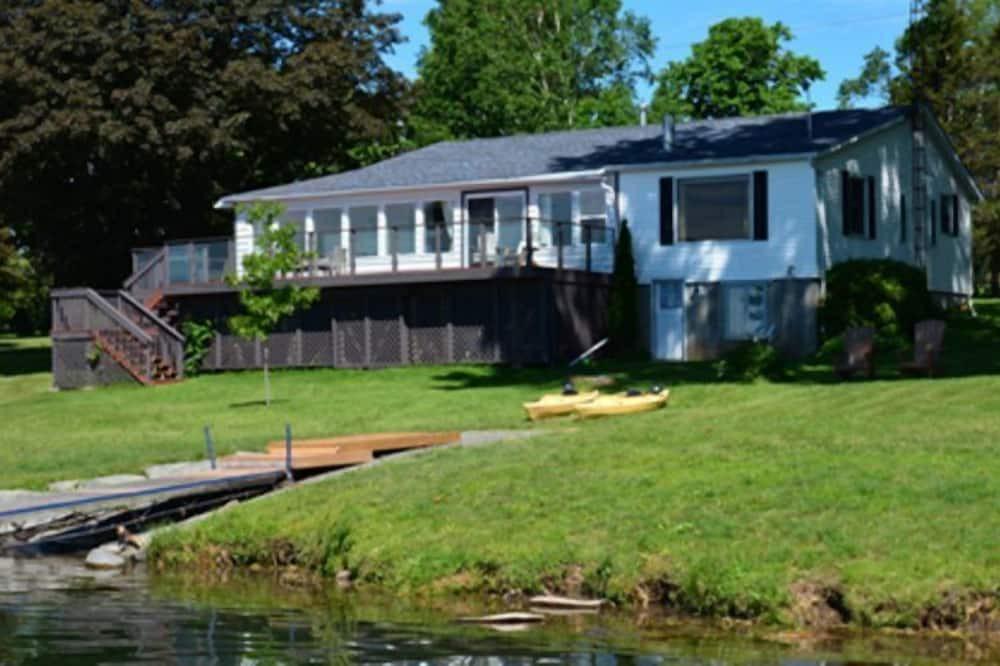 Waupoos House | Happiness Have - PEC Waterfront