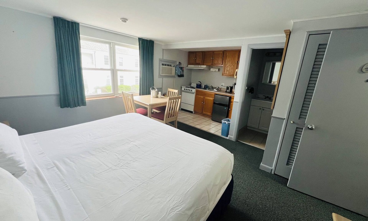 Tisbury Hotel | Harbor Landing Resort