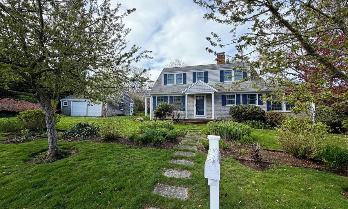 Harwich Port House | Harwich Port Walk to Beach and Village Beautiful 4 Bedroom, 3.5 Bath Home
