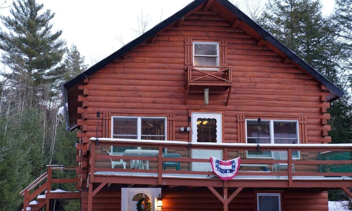 Bath Cabin | Haverhill Hideout: Secluded Log Cabin with Hot Tub for Family Relaxation