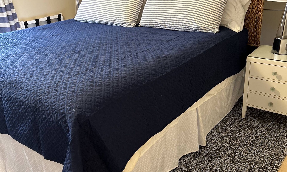 Jamestown House | Heart of Jamestown, In town location, 3rd floor suite, B&B style with King Bed