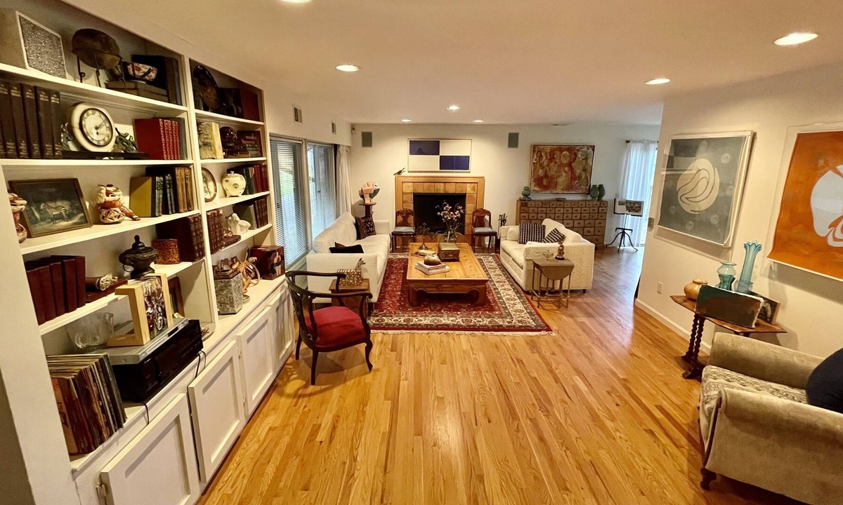 Lenox House | Heart of Lenox. Bishop Estates....Walk to Town, Tanglewood, Jacobs Pillow