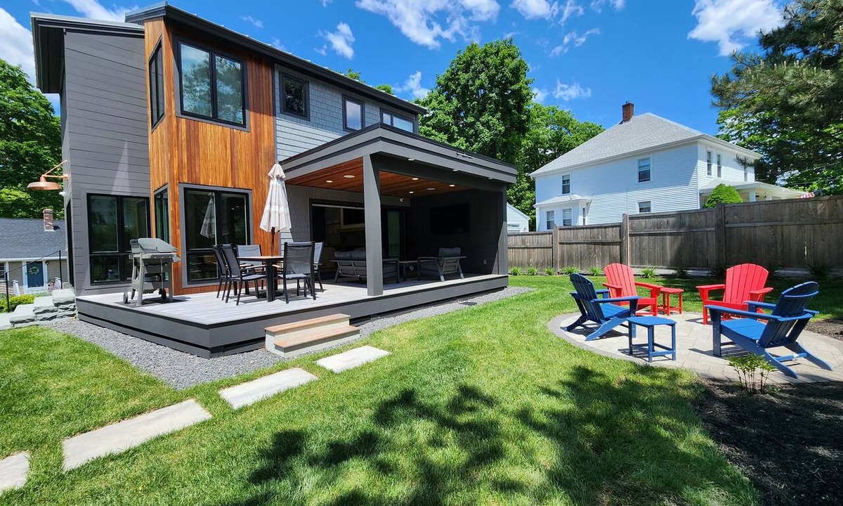 Ogunquit House | Heart of Ogunquit: Family-Friendly Home, Walk to beach, shops, dining and more!