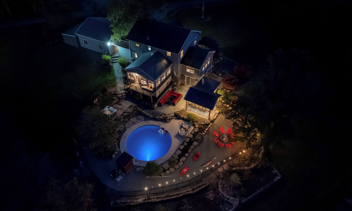 Aldenville House | Heated Pool Hot Tub Game Room Fire Pit 6 Bdrms