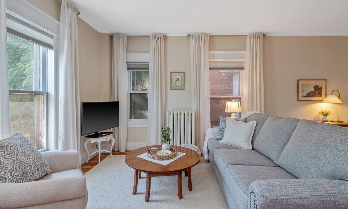 Baldwinsville Apartment | Heaton's Haven Suite B - Lovely apartment with king bed in a great location!