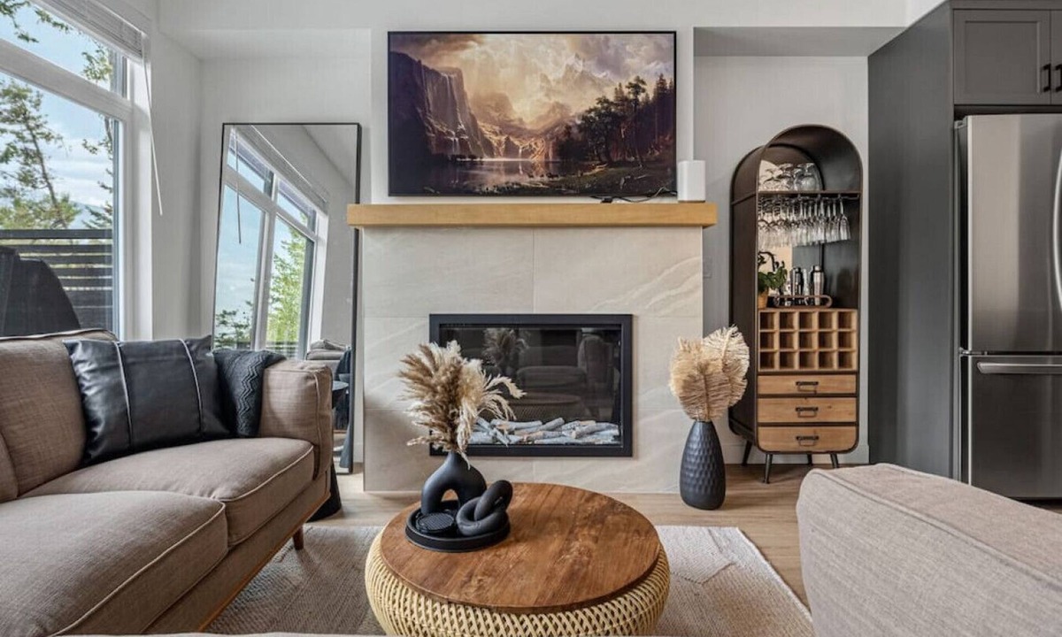 Invermere House | Hidden Libations | Hot Tub | Lake Access | Arcade
