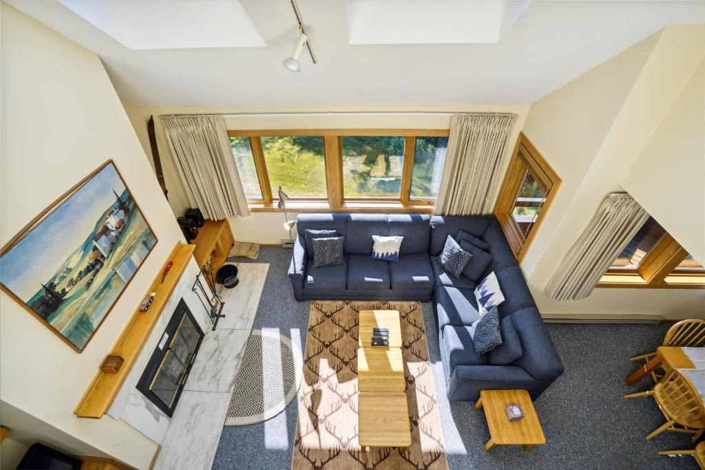 Killington House | Highridge B20 Spectacular Top Floor Two Bedroom with Loft Condo with Scenic Views and Sports Center