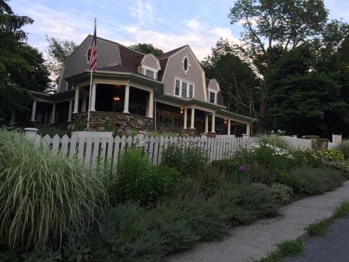 Amenia Bed & Breakfast | Hilltop House Bed & Breakfast