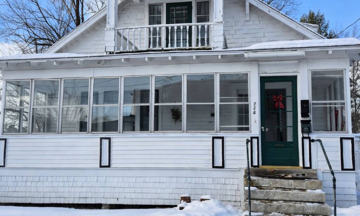 Rumford House | Hilltop in Rumford, Spacious and Spotless. Pet friendly