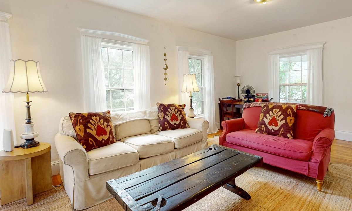 Montpelier House | Historic 1860s farmhouse with a large yard, washer/dryer, & deck