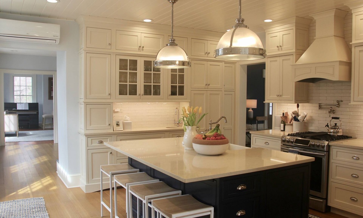 East Shoreham House | Historic 4 Bedroom w/ Pool, PERFECT FOR A FAMILY, 1/2 mile from beach