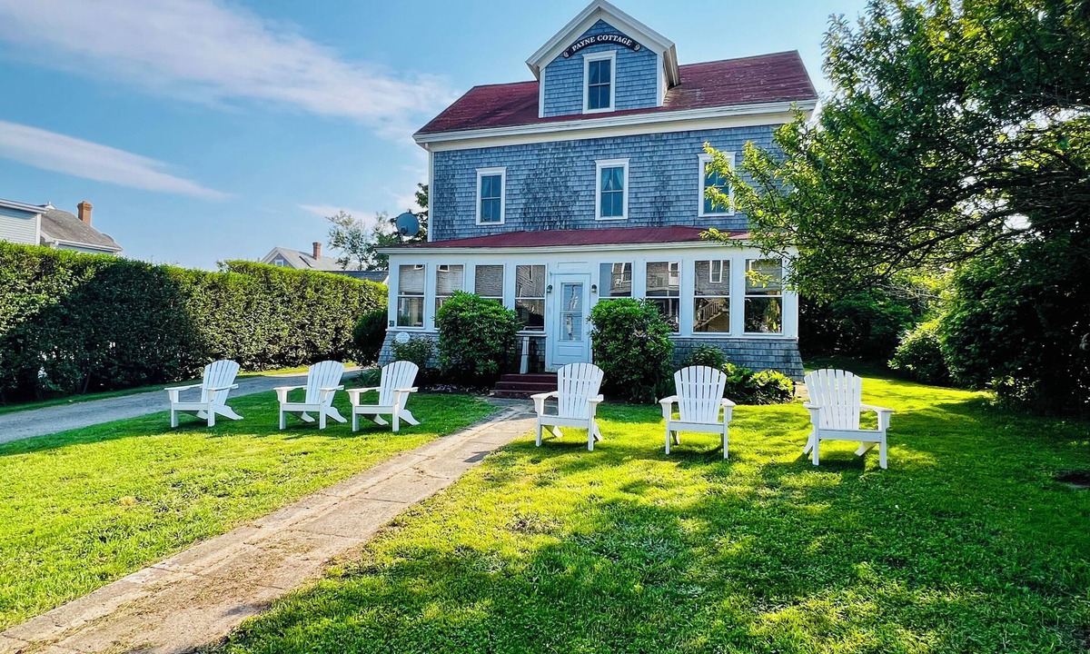 Block Island House | Historic 7-bedroom home in the heart of downtown in private setting,Pet friendly