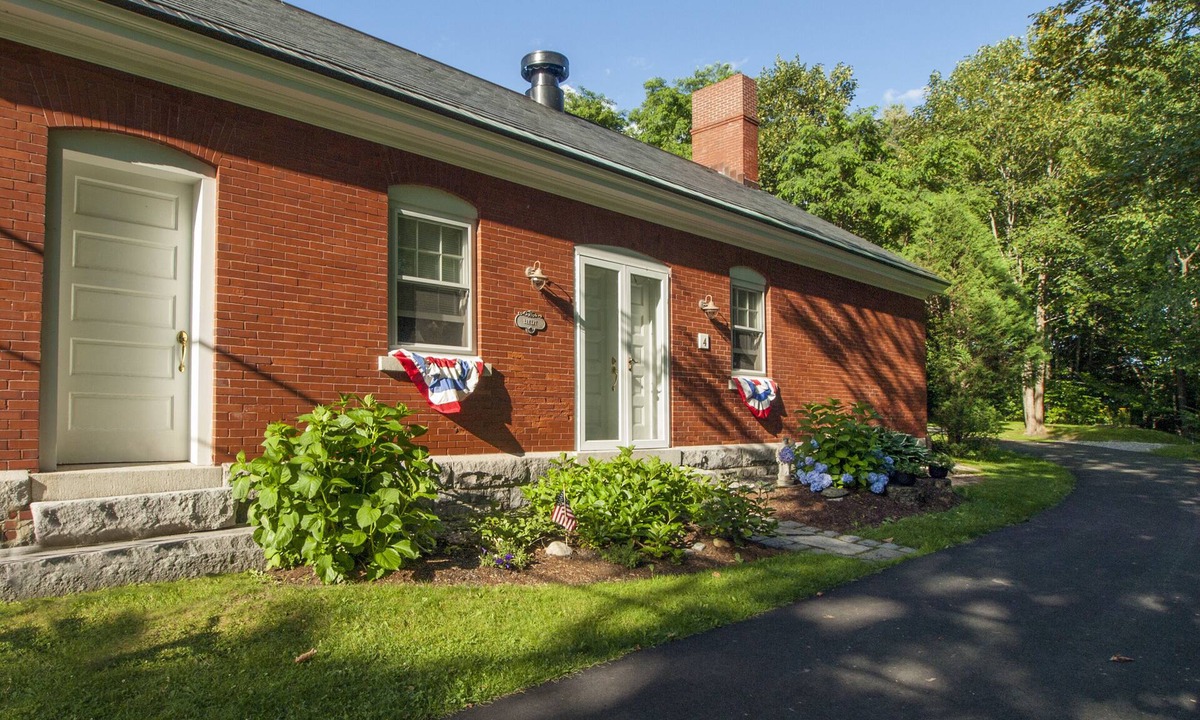 Portland House | Historic Bakery House on Great Diamond Island with Lots of Charm