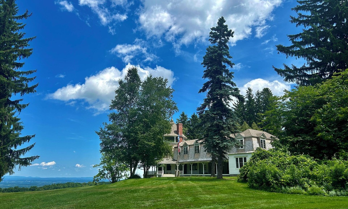 Town of Sharon House | Historic Beer Baron Estate for Group Stays.
