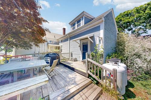 Boothbay Harbor House | Historic Boothbay Harbor cottage with antique decor, washer/dryer & deck