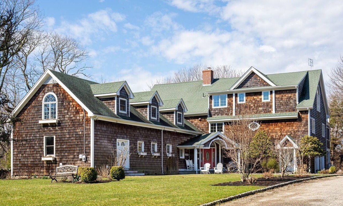 Narragansett House | Historic Coastal Estate with Private Gallery Feel